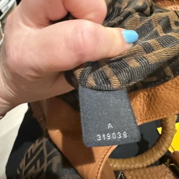 Fendi Leather Spy Vintage Brown Hobos, Handbag in EUC with cards and dust bag - Picture 12 of 16